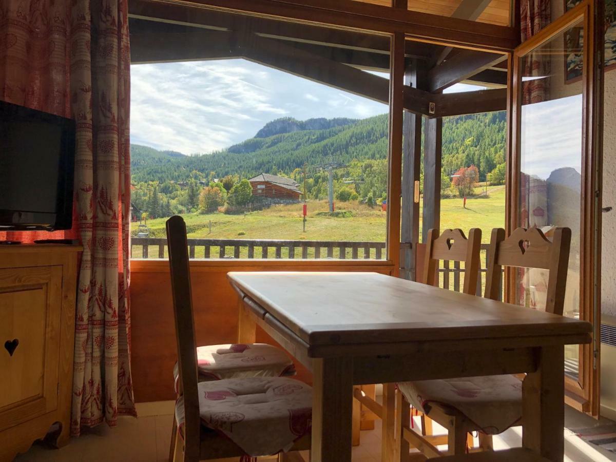 Au Pied Des Pistes
